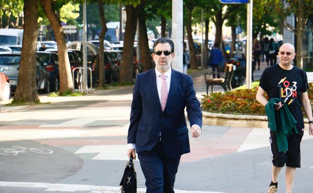 El fiscal jefe, Josu Izaguirre, llegando a los juzgados 