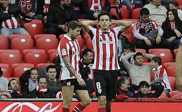 Iturraspe se lamenta durante un partido.