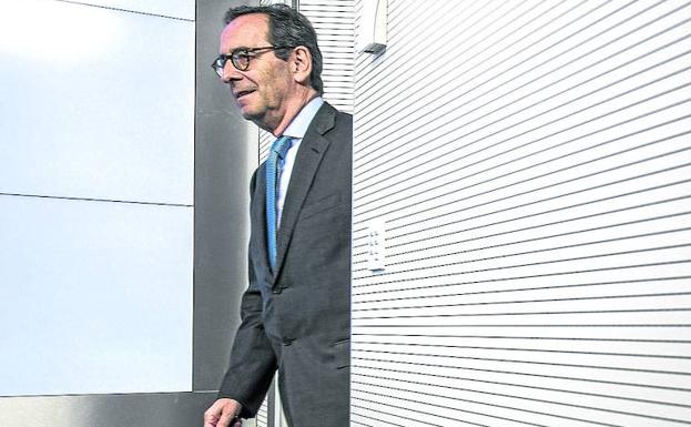 El presidente de Kutxabank, Gregorio Villalabeitia, en una comparecencia pública. 