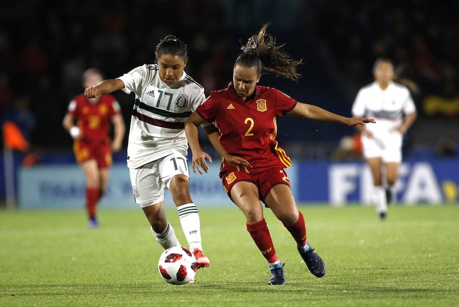 La selección española femenina Sub'17 terminó invicta y alcanzó este sábado su primer título en el Mundial de la categoría gracias al triunfo por 2-1 sobre México, con un doblete de la goleadora Claudia Pina, en el torneo que se disputó en Uruguay.