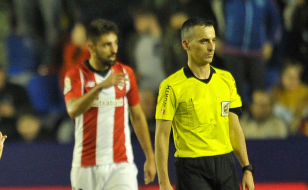 Nolaskoain e Iñigo Martínez, bajas contra el Girona