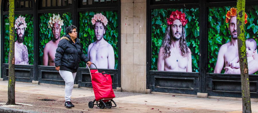 VIPHOTOFEST es la nueva denominación de VIPHOTO, y es que en esta VII edicióndeja atrás el formato de feria para transformarse en un festival de fotografíacontemporánea. El ciclo, que se desarrollará hasta el 20 de enero, tiene como meta apostar por la fotografía contemporánea. Se interesa en cómo las generaciones actuales aportan su visión del mundo y los nuevos relatos que acontecen.