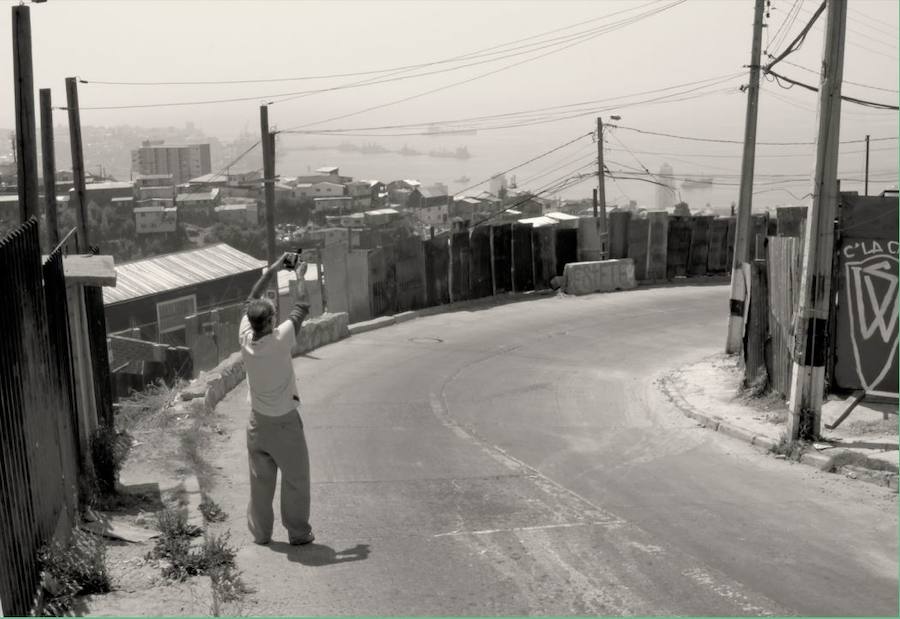 VIPHOTOFEST es la nueva denominación de VIPHOTO, y es que en esta VII edicióndeja atrás el formato de feria para transformarse en un festival de fotografíacontemporánea. El ciclo, que se desarrollará hasta el 20 de enero, tiene como meta apostar por la fotografía contemporánea. Se interesa en cómo las generaciones actuales aportan su visión del mundo y los nuevos relatos que acontecen.