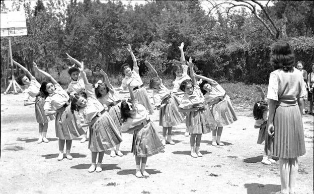 Clase de gimnasia en la Escuela de Mandos.