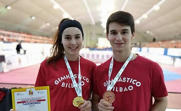 Jone Magdaleno junto a su hermano, Oier Magdaleno, tras lograr las medallas.