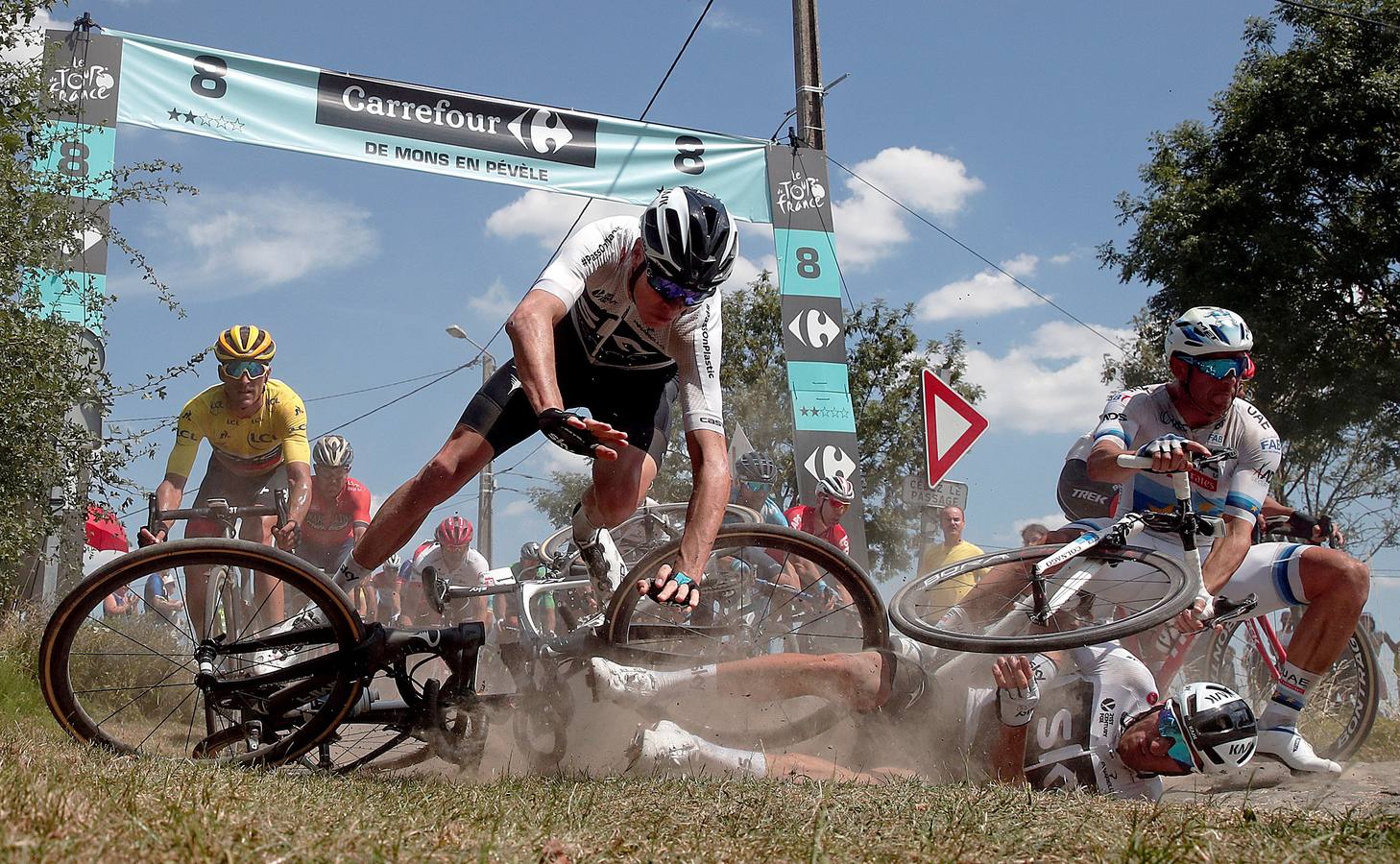 Accidente del piloto del Team Sky Chris Froome, durante el Tour de Francia.