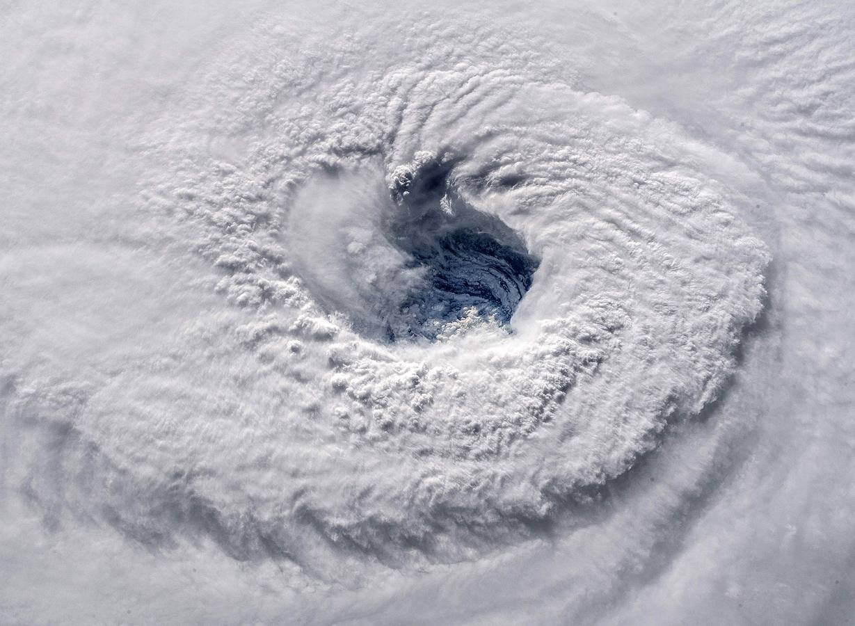 Una cámara de alta definición fuera de la Estación Espacial Internacional capturó una vista de la NASA del ojo del huracán Florence, el 12 de septiembre.