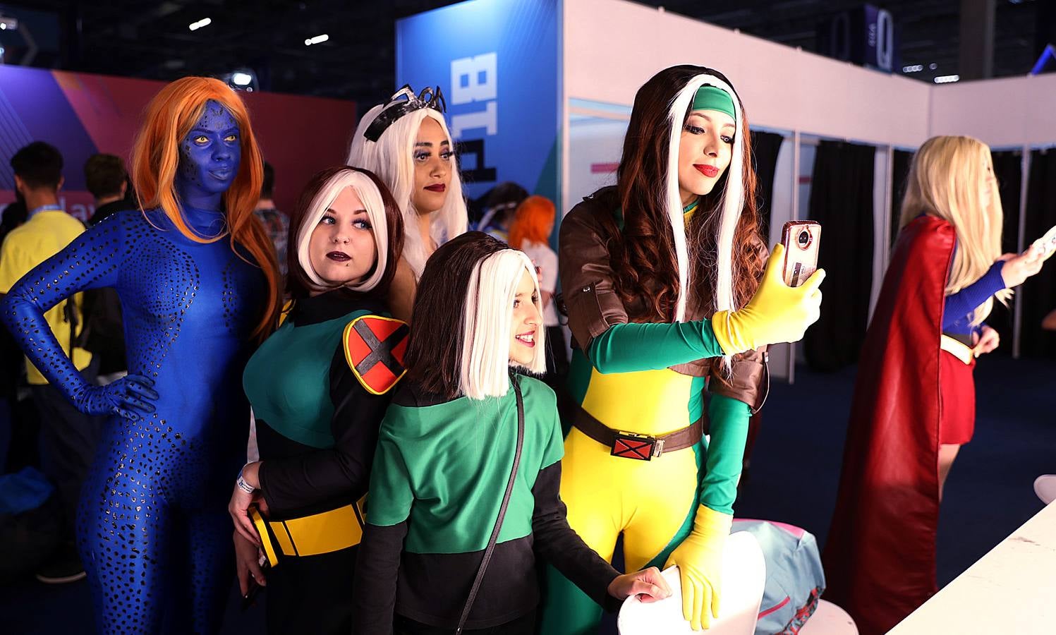 El 'Comic Con Experience 2018' es un festival de entretenimiento que atrae a cientos de miles de fanáticos de los superhéroes del cómic. Este año se ha celebrado en Sao Paulo, Brasil, y además de videojuegos y preestrenos de películas y series, los visitantes han tenido la oportunidad de celebrar el 25 aniversario de 'Power Rangers' y el 80 de 'Superman'. El evento, que ha atraído a más de 250.000 personas, es el más importante de su tipo en todo el hemisferio sur.