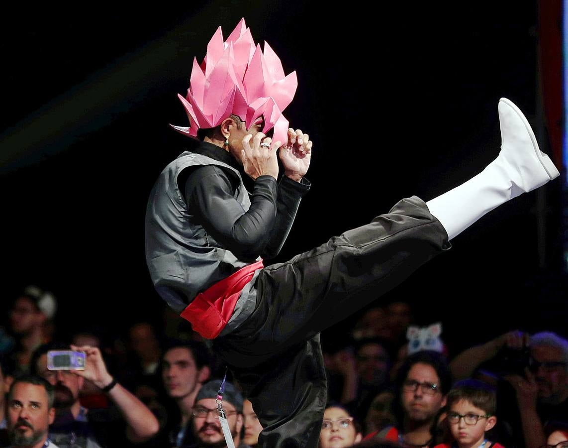 El 'Comic Con Experience 2018' es un festival de entretenimiento que atrae a cientos de miles de fanáticos de los superhéroes del cómic. Este año se ha celebrado en Sao Paulo, Brasil, y además de videojuegos y preestrenos de películas y series, los visitantes han tenido la oportunidad de celebrar el 25 aniversario de 'Power Rangers' y el 80 de 'Superman'. El evento, que ha atraído a más de 250.000 personas, es el más importante de su tipo en todo el hemisferio sur.