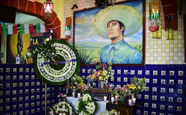 México sigue llorando la muerte de Juan Gabriel. :