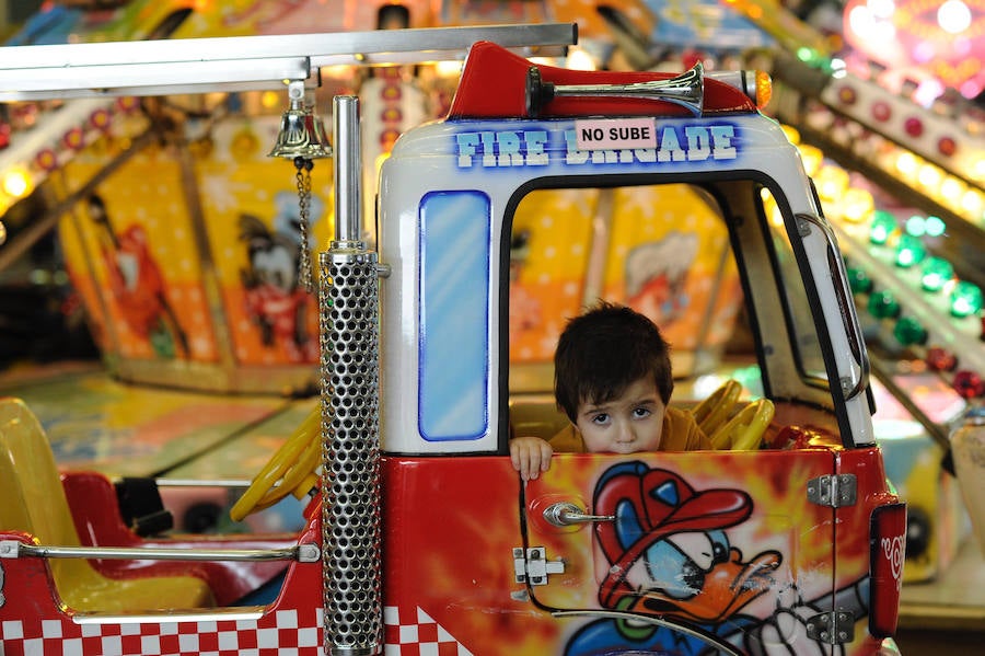 Centros escolares y familias de Bizkaia, así como de las provincias del entorno, aprovechan hoy la falta de colas en la primera jornada del PIN
