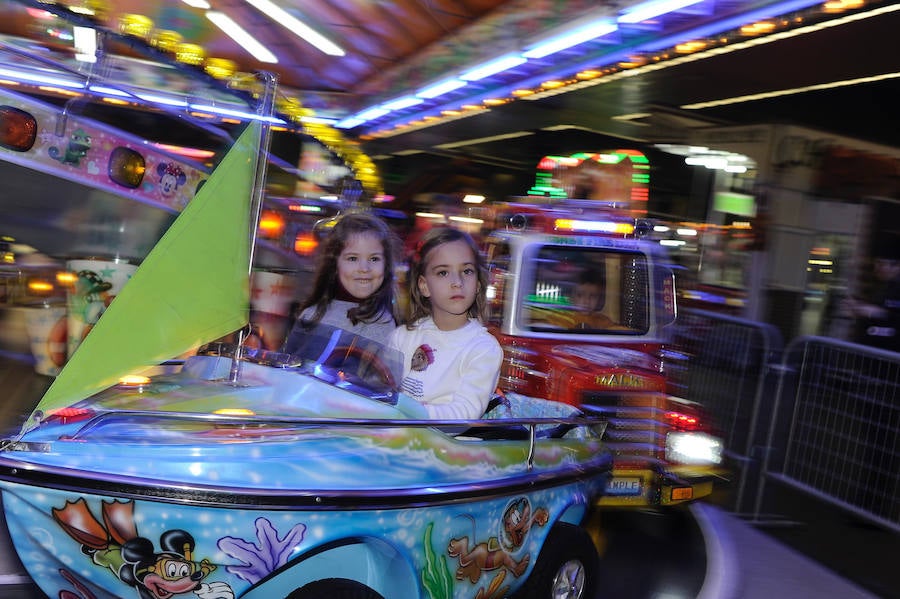 Centros escolares y familias de Bizkaia, así como de las provincias del entorno, aprovechan hoy la falta de colas en la primera jornada del PIN