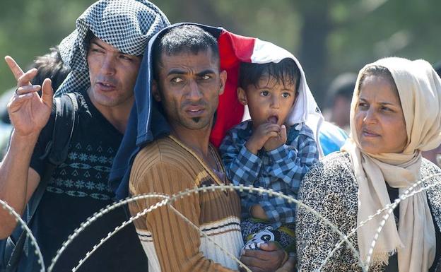 Un grupo de migrantes en la frontera de Grecia. 