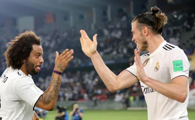 Marcelo y Bale celebran uno de los tres tantos del galés al Kashima. 