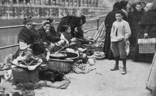 A pesar de que en 1915 la Plaza Nueva se sumó a la fiesta como lugar de celebración de la nueva exposición agrícola, el área de la Ribera siguió siendo el sitio más popular para comprar los famosos capones, pavos y angulas.