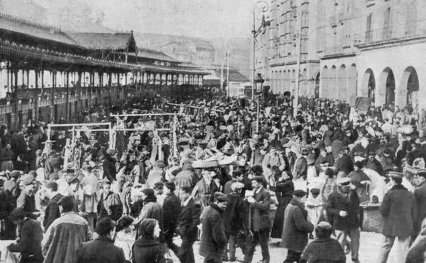  Sobre la costumbre de intercambiar regalos en Santo Tomás, Antonio de Trueba escribió en 1874 que la renta del caserío iba «acompañada del habitual regalo de Nochebuena, que debía ser correspondido compuesto de bacalao, chocolate, botellas de vino generoso o aguardiente, higos o pasas, turrones y almíbares, amén de un banquete abundante y rico». 