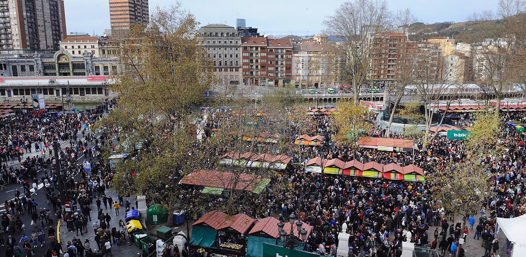 Las buenas perspectivas para esta edición se han cumplido en el inicio de la  Feria de Santo Tomás  en Bilbao, que está congregando desde primera hora a numeroso público 