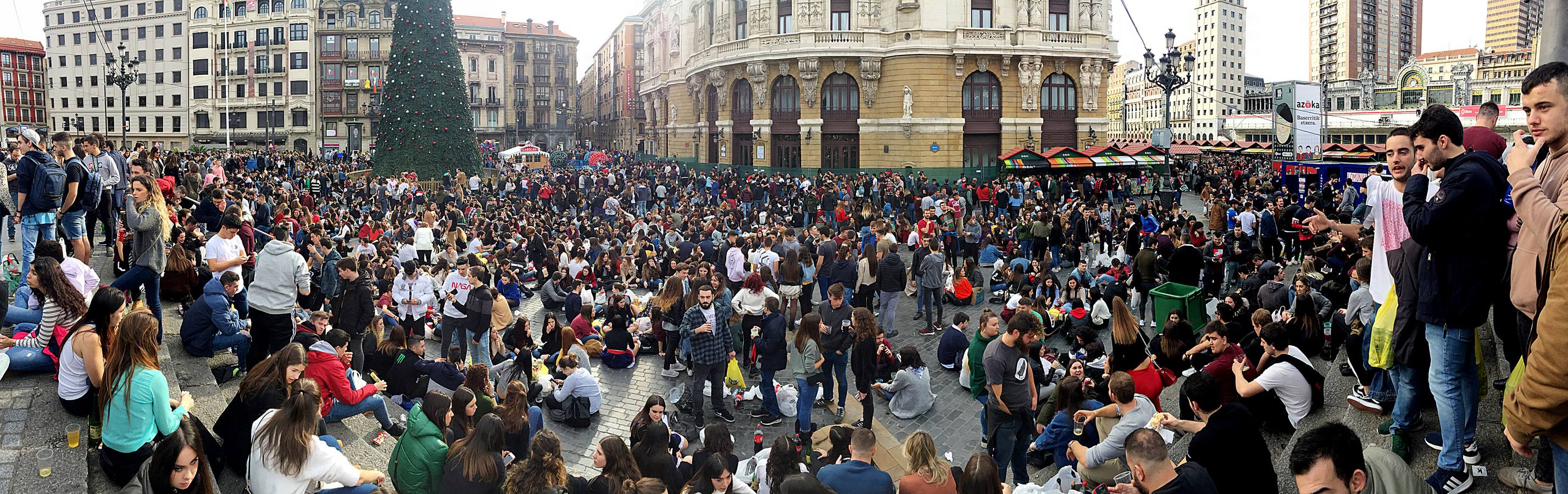 Las buenas perspectivas para esta edición se han cumplido en el inicio de la  Feria de Santo Tomás  en Bilbao, que está congregando desde primera hora a numeroso público 