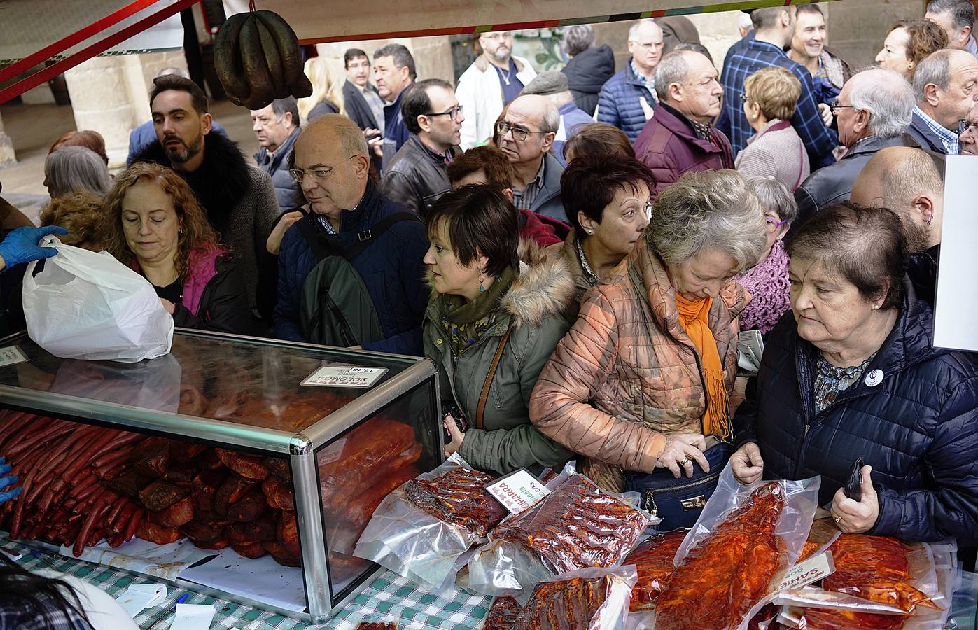 Las buenas perspectivas para esta edición se han cumplido en el inicio de la  Feria de Santo Tomás  en Bilbao, que está congregando desde primera hora a numeroso público 