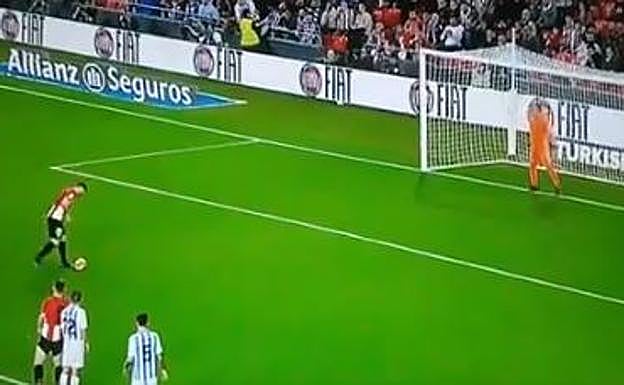 La genialidad de Aduriz de penalti
