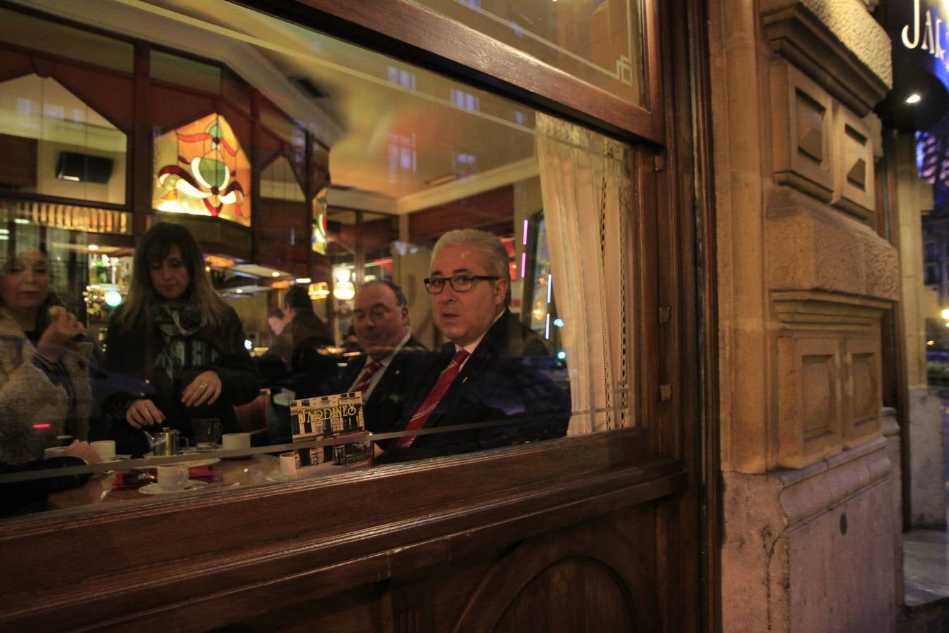 Aitor Elizegi y Alberto Uribe-Echevarría compiten por la presidencia del club rojiblanco, en las  elecciones de 2018 . / Manu Cecilio / Ignacio Pérez / Jordi Alemany / Athletic Club