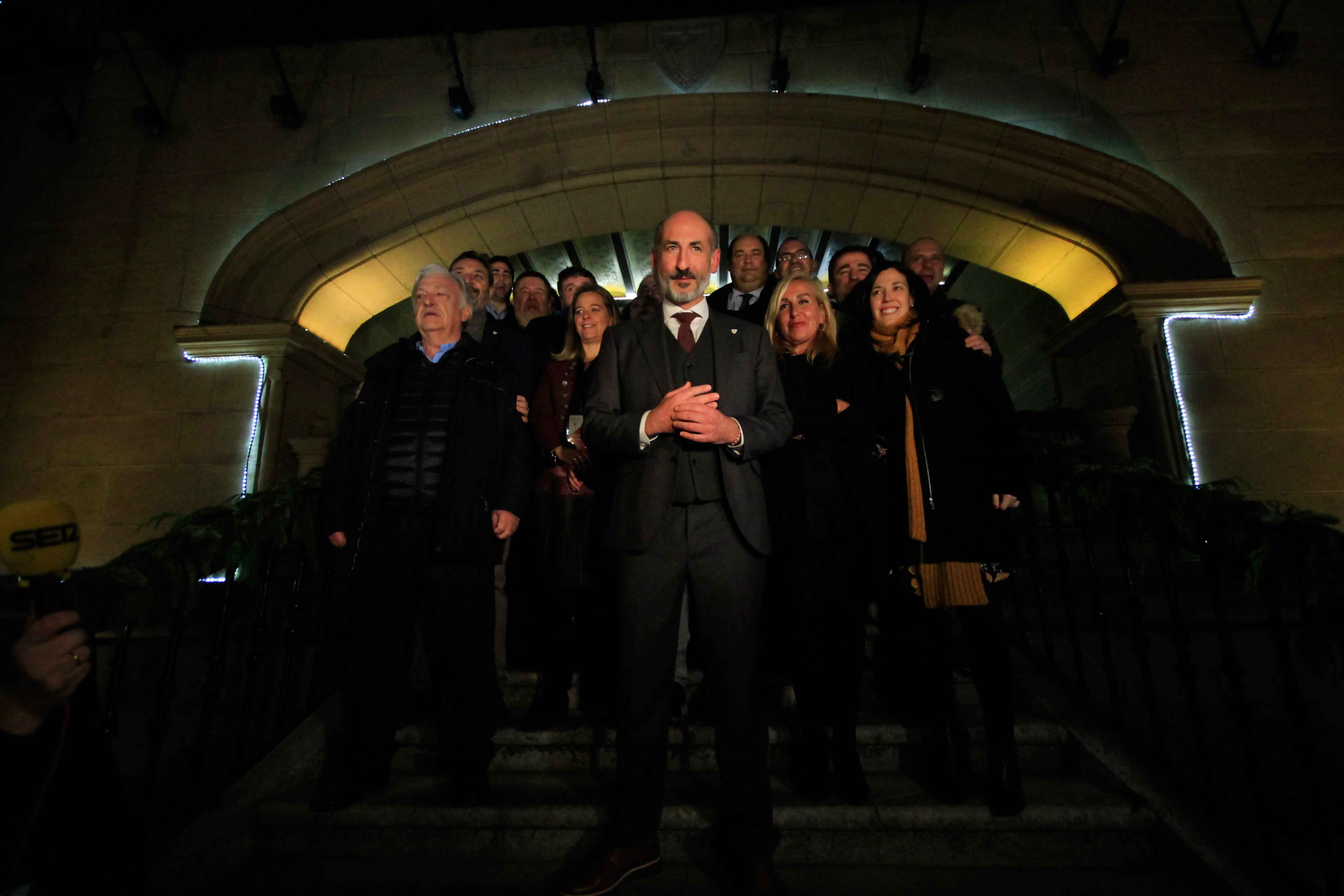 Elizegui, con su equipo.