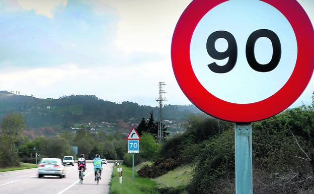 La reforma afectará a las carreteras secundarias con un carril por sentido que no tengan una separación física. 