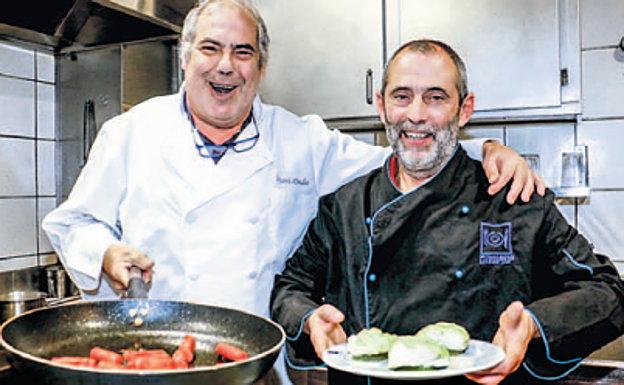 Los cocineros Willy Knörr y Arturo Vitoria.