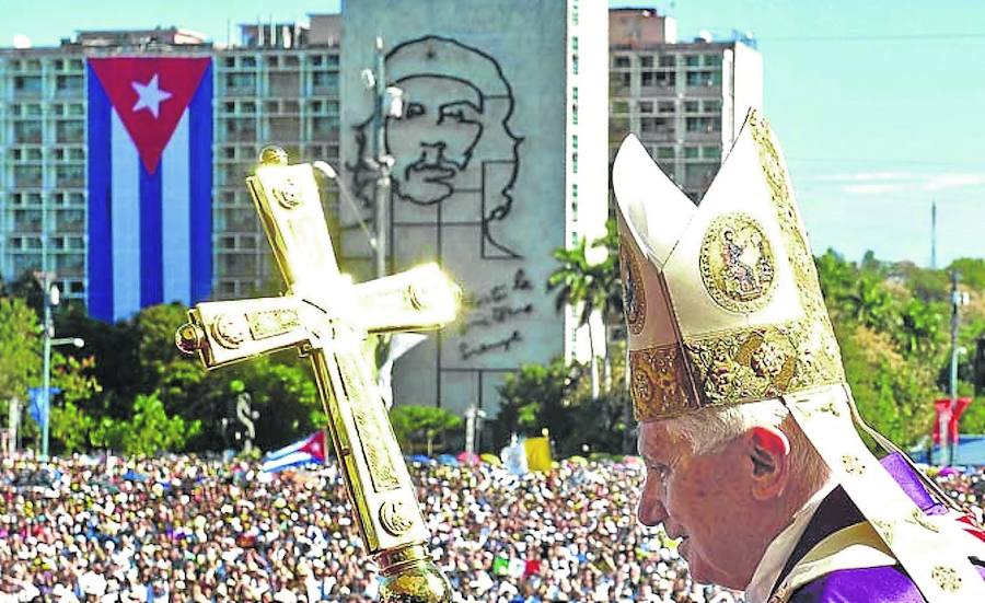 Misión pastoral. Benedicto XVI reunió a miles de fieles en la Plaza de la Revolución.