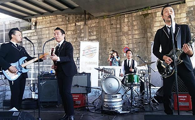 Dai Ura (bajo), Kazuya Tosa (guitarra), Takumi Nakamura (batería) y Takashi Manabe (guitarra y líder). 