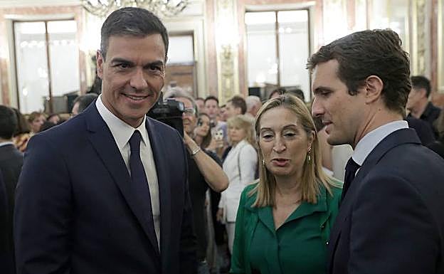 Pedro Sánchez, Ana Pastor y Pablo Casado.