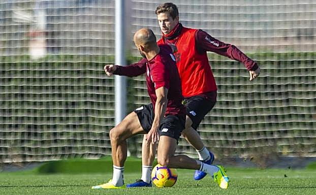Mikel Rico e Iñigo Martínez, en un momento de la sesión. 