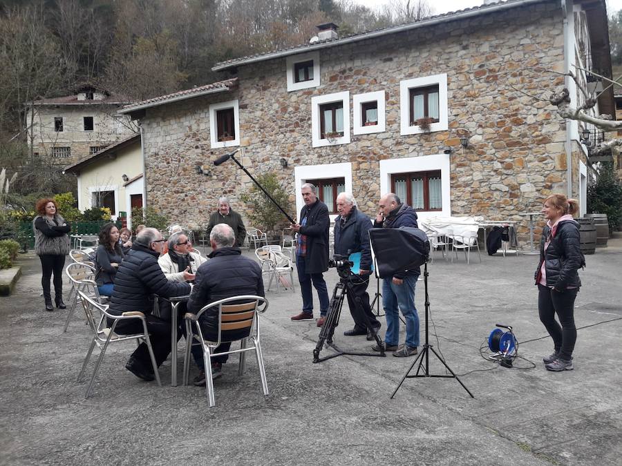 Grabación del cortometraje 'Los excursionistas' en el exterior del restaurante de Larrinagatxu. 