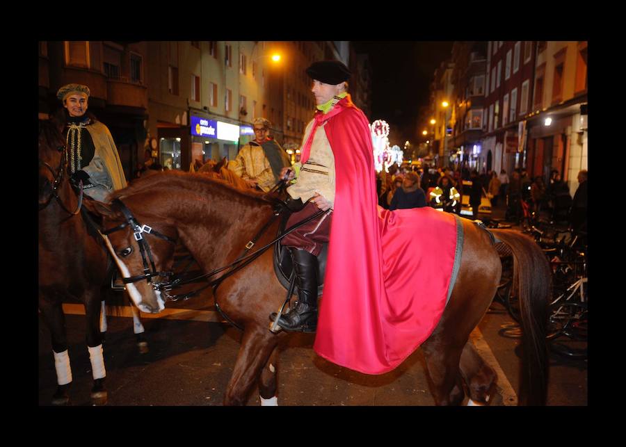 Fotos: Las fotos de la cabalgata de los Reyes Magos de Vitoria