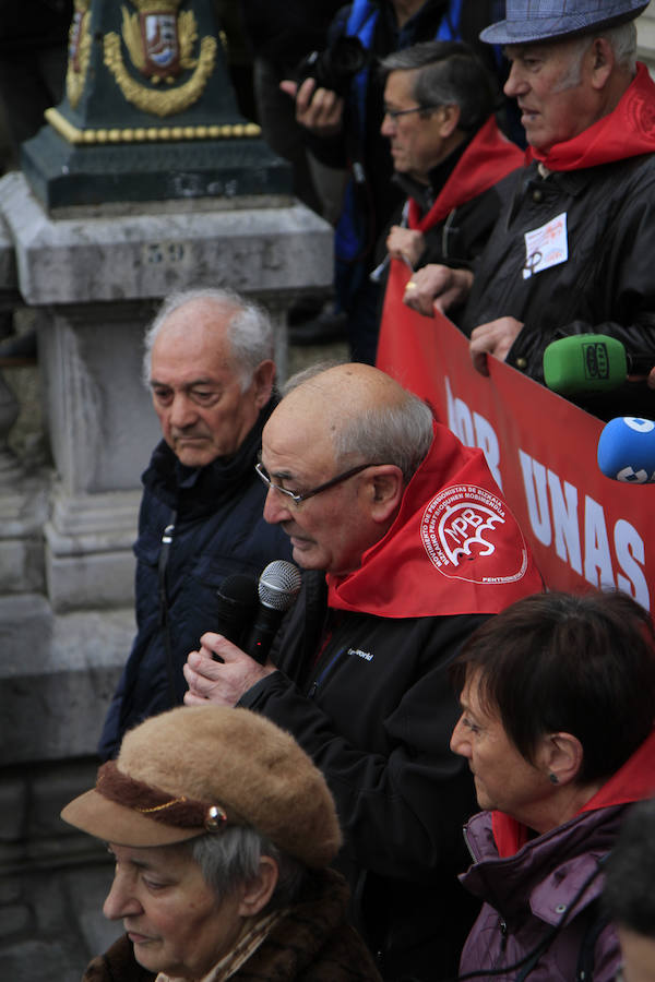 En la protesta de hoy en los aledaños del Ayuntamiento en la que han participado 1.700 asistentes - según la Policía-. El sábado 19 conmemorarán el primer aniversario del movimiento con una marcha en la capital vizcaína