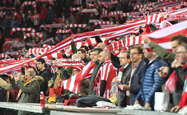 Aficionados del Athletic en San Mamés el pasado mes de diciembre.