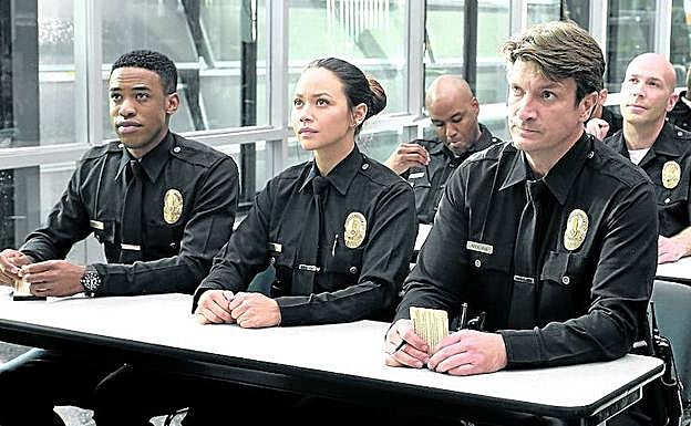 John Nolan, al que da vida el actor Nathan Fillion, es el cuarentón novato del Departamento de Policía de Los Ángeles. 