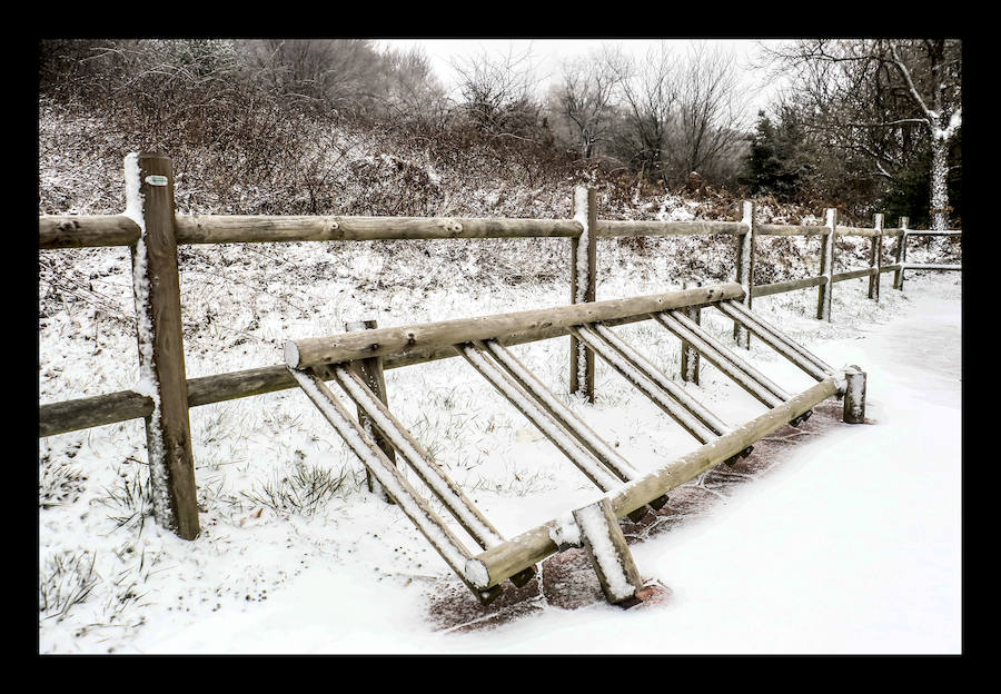 Fotos: La primera nevada del año se asoma a las cumbres de Álava