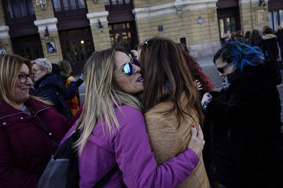 Bilbao es este fin de semana la capital femenina del taxi. 184 conductoras de toda España se han juntado en la capital vizcaína para compartir experiencias, conocerse, aprender...