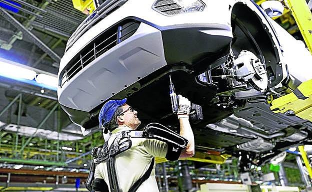 En la planta Ford de Valencia ya se han realizado más de 200 horas de pruebas con exoesqueletos -seis modelos de hombro y cuatro de espalda- desde abril.