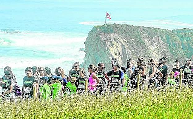 Kosta Trail. El año pasado reunió a 4.500 personas. Atraviesa el litoral de Uribe-Kosta, que aspira a convertirse en Biotopo.