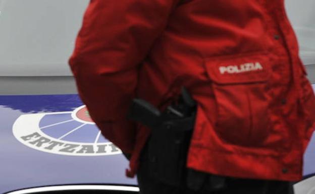 Detenidos tres jóvenes tras asaltar una peluquería y una panadería en Bilbao