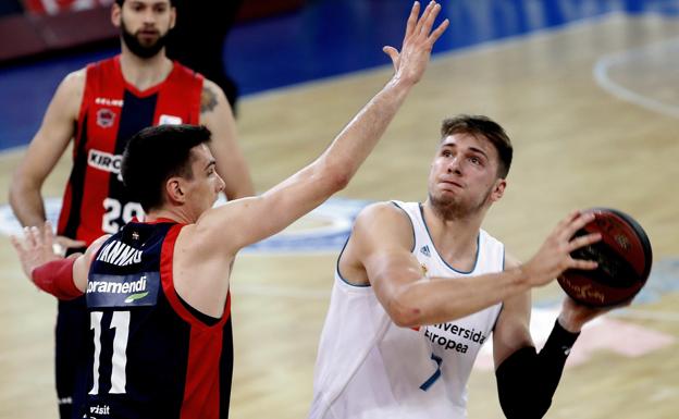 Doncic, durante su etapa en el Real Madrid en un partido contra el Baskonia. 