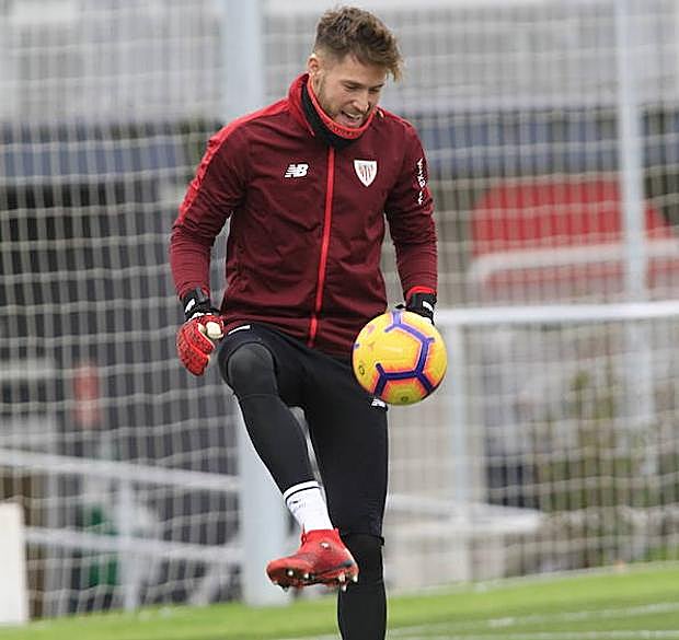 Remiro, en un entrenamiento.