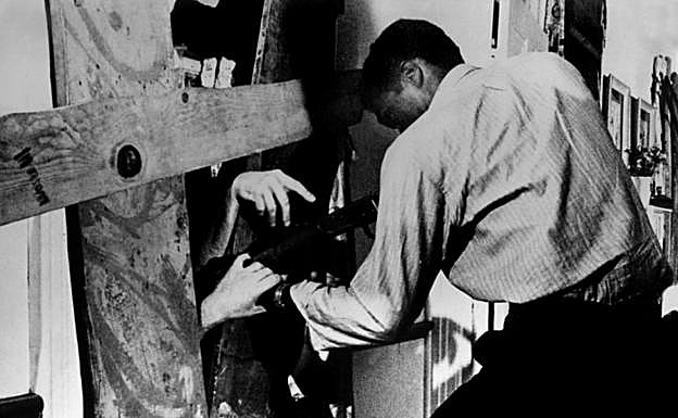 Imagen principal - Tres fotogramas de 'La noche de los muertos vivientes'.