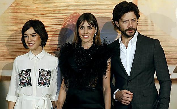 Verónica Sánchez, Irene Marcos y Álvaro Morte.