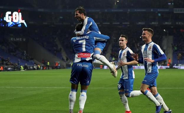 Borja Iglesias mete al Espanyol en cuartos