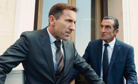 Antonio de la Torre y Luis Zahera en 'El reino', ganadores de los Premios Feroz a mejor actor protagonista y de reparto respectivamente.