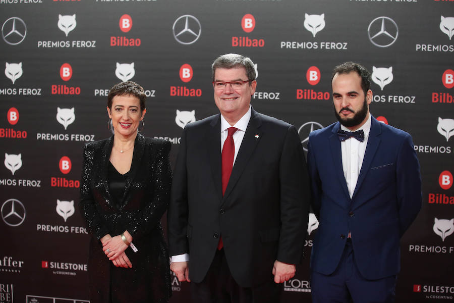 El alcalde Juan Mari Aburto, flanqueado por María Guerra y Javier Zurro. 