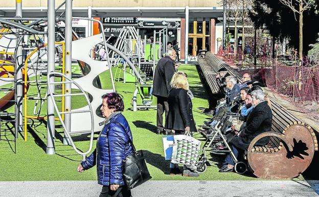 Un ejército de operarios pone a punto Santa Bárbara para finalizar la obra esta semana